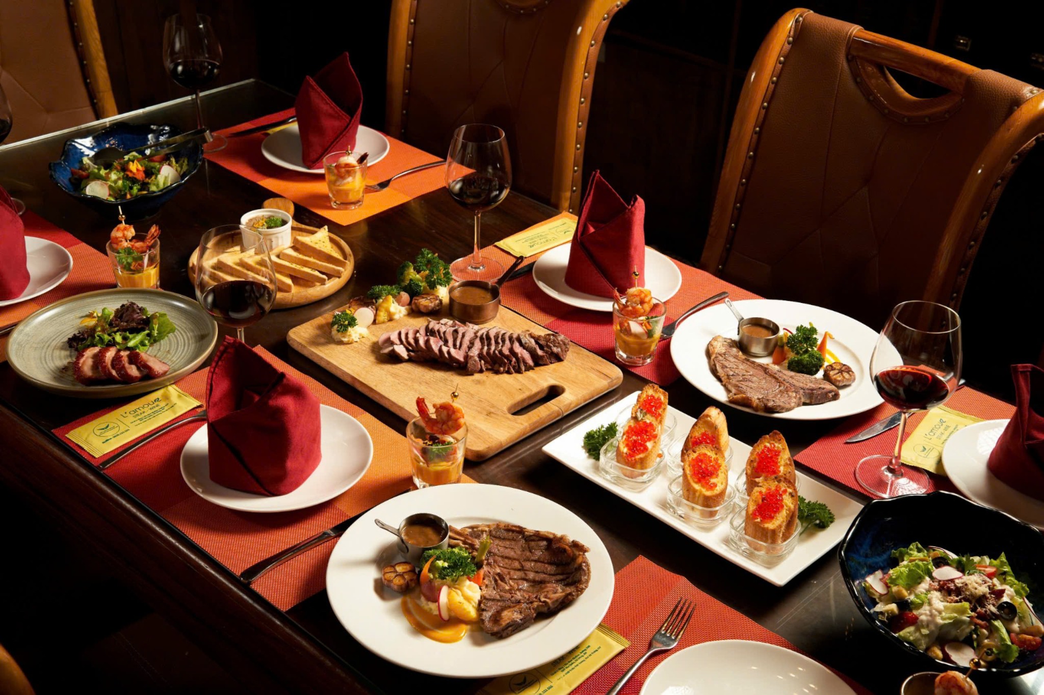 Van Hoang Group - L'amour Steak Facebook ad: Đặt bàn tại L'Amour Steak