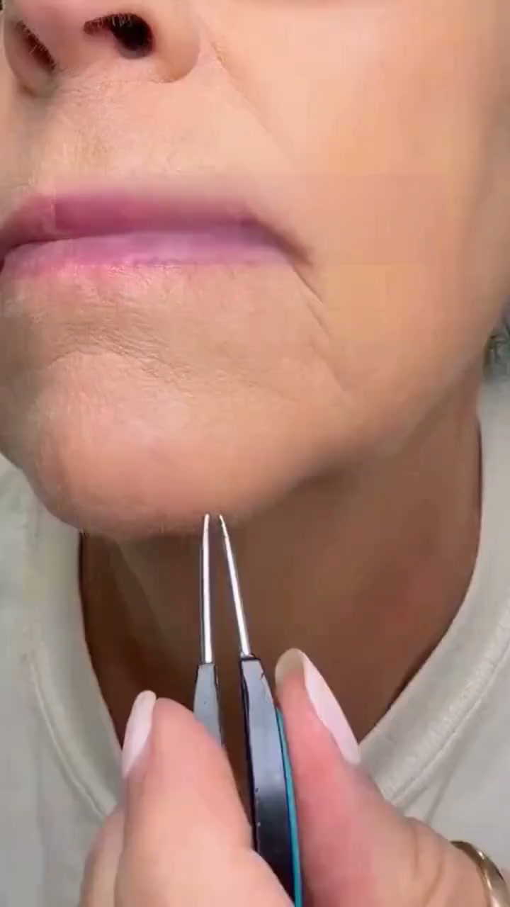 Biaotic store Facebook ad: Tonnette de Précision Femme/Homme, Pour Sourcils, Visage…