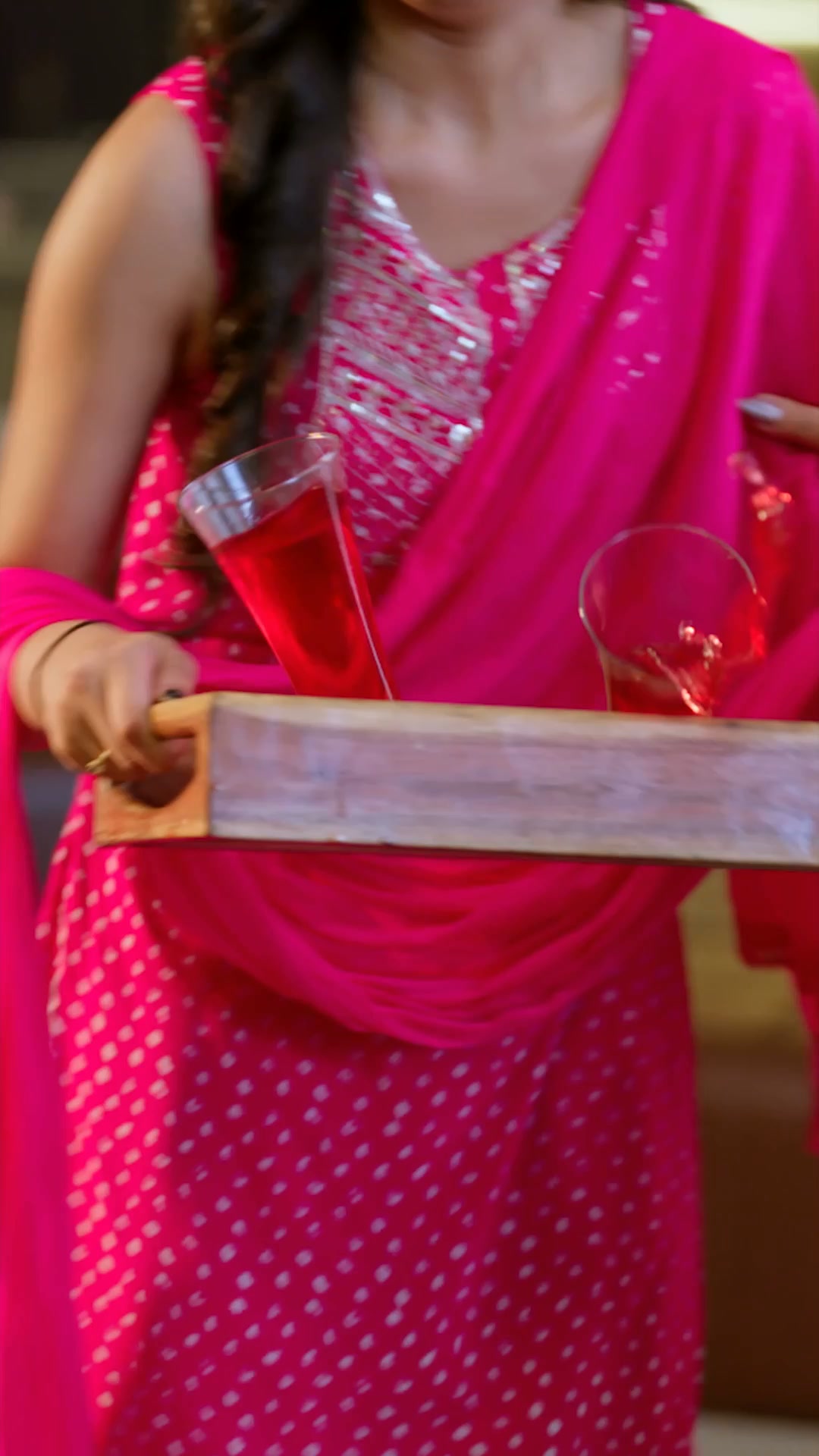 Alright TV - Channel 4 Facebook ad: Apne Hi Ghar Mein Bani Naukrani!