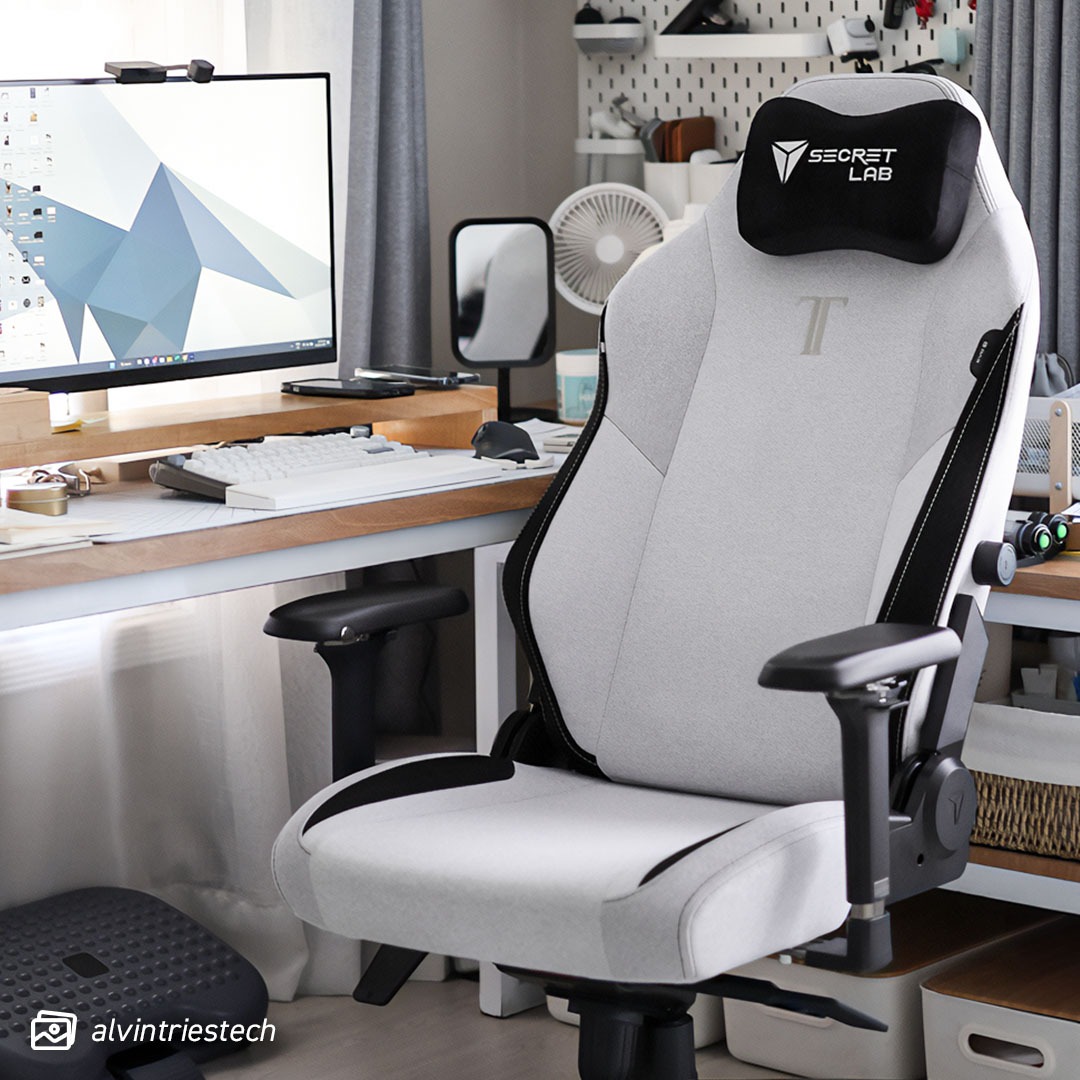 Secretlab Facebook ad