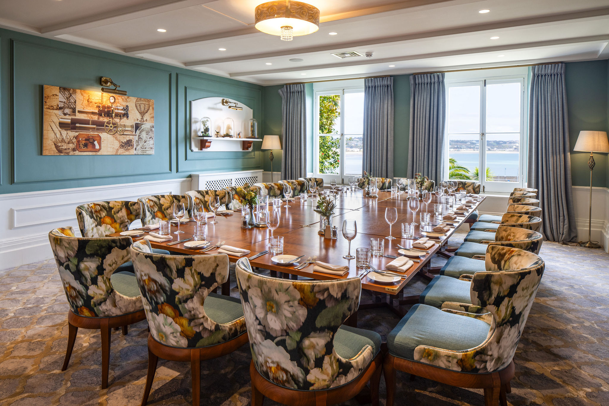 Voyager & Tides at the Somerville Hotel Facebook ad: Where history meets exquisite harbour-view dining…