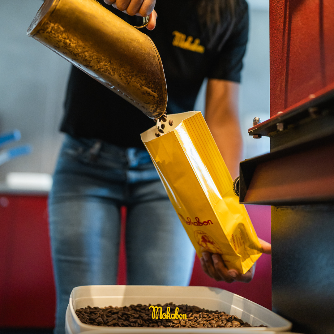 Mokabon Facebook ad: Bestel je koffiebonen vers uit de koffiebranderij.