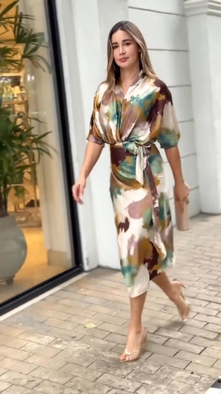 Rablaisie cool Facebook ad: Elegant V-neckline that adds a touch of allure…
