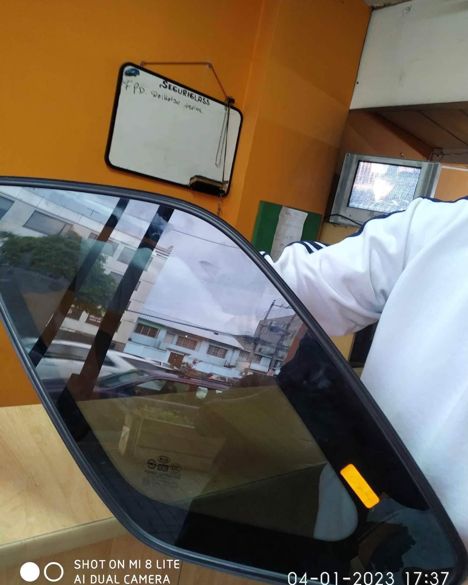 Parabrisas Seguriglass Facebook ad: VENTAS DE PARABRISAS SUR DE QUITO VILLAFLORA