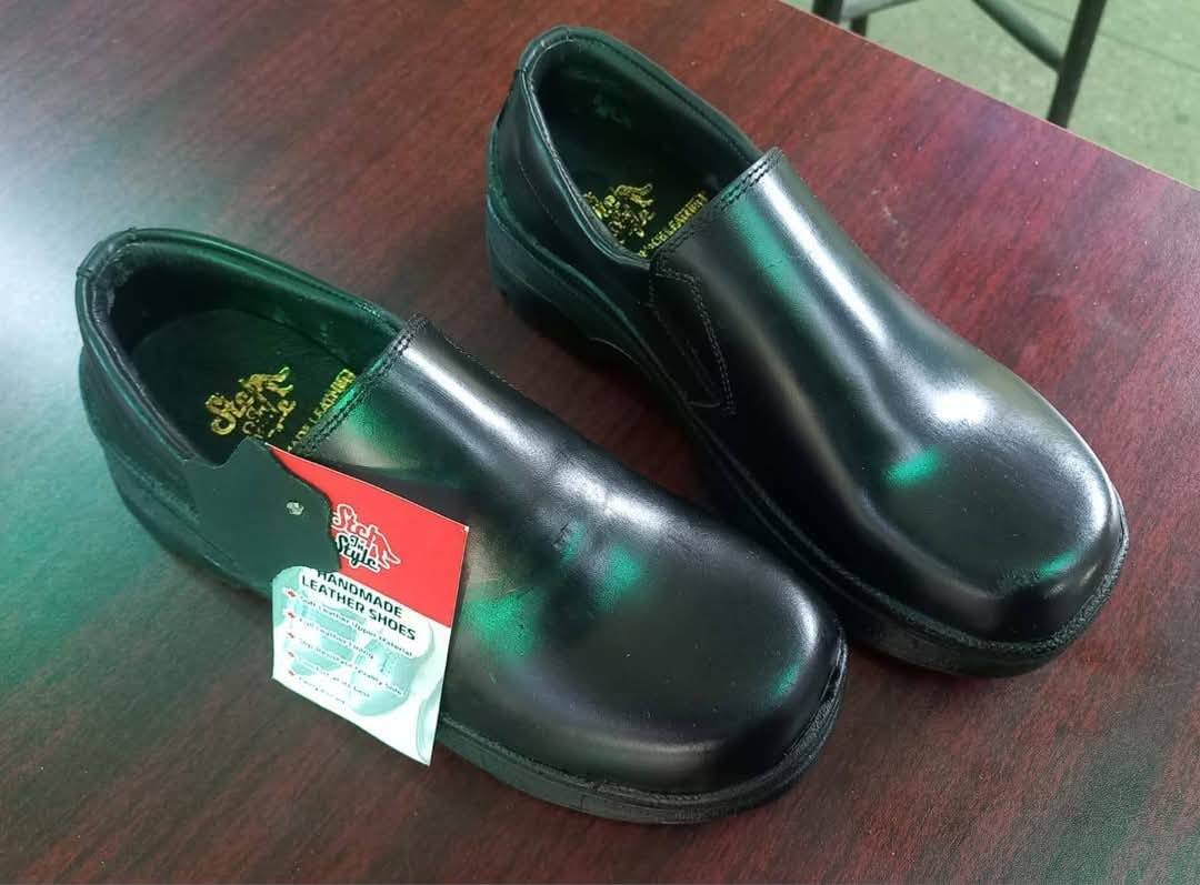 Step In Style Leather Shoes Facebook ad: Leather Back to School Shoes.