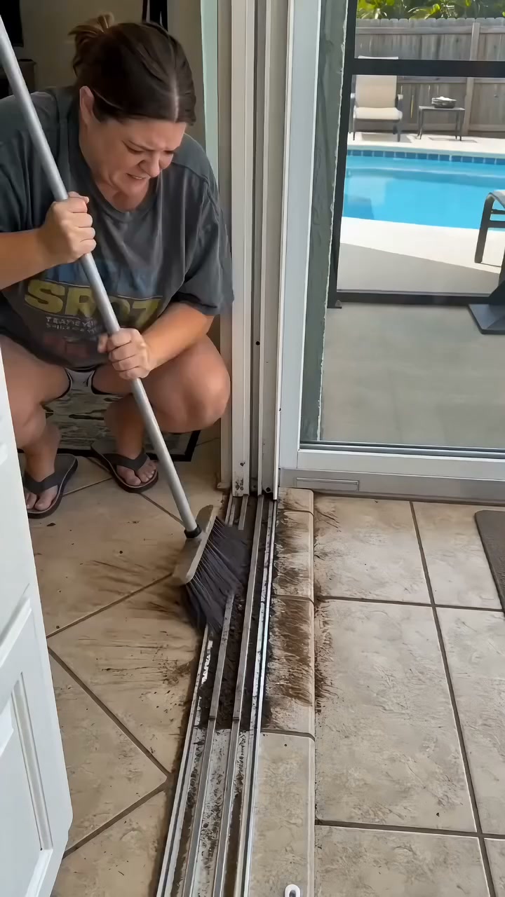 Xee Mart Facebook ad: Clean Up in 5 Mins Flat!