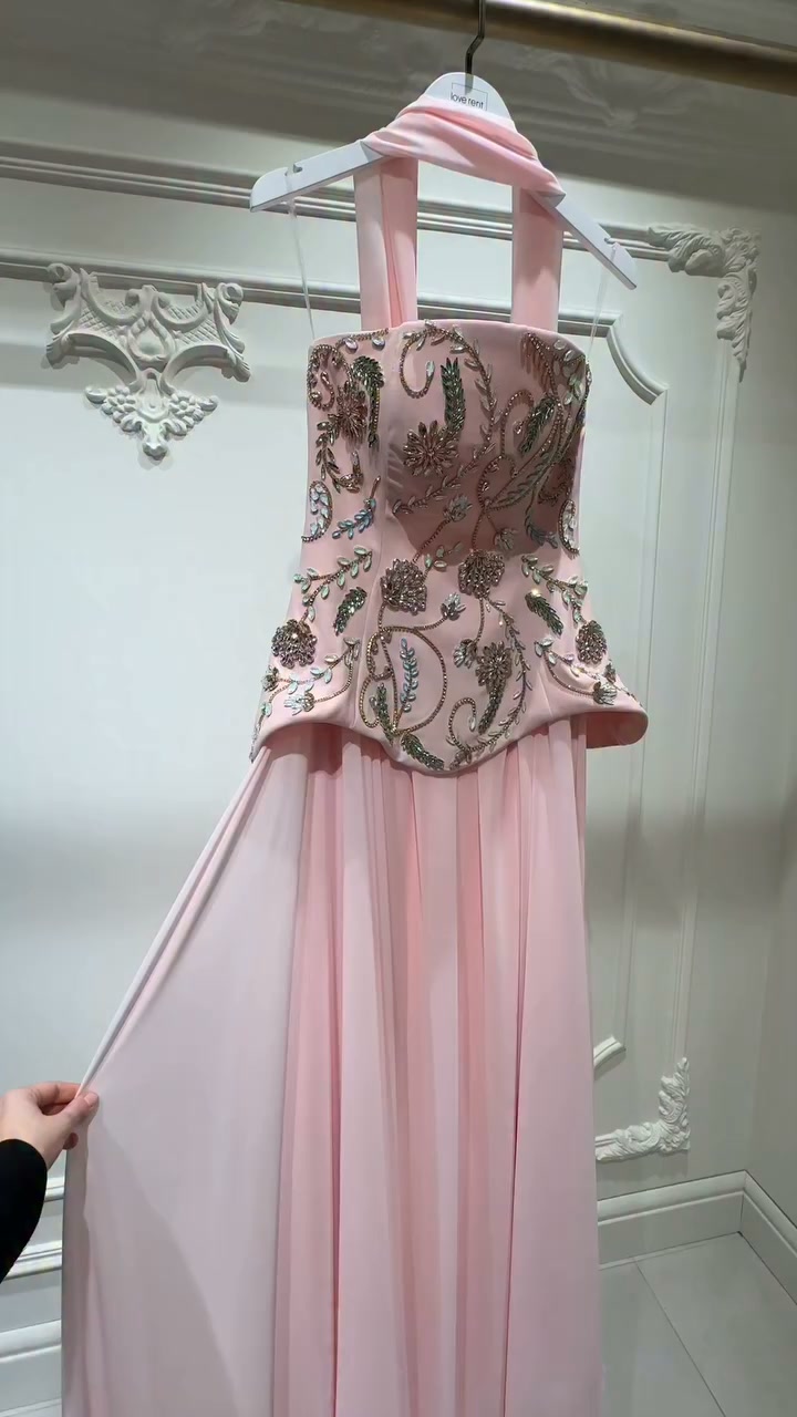 Label Dua Facebook ad: Handwork this fine deserves a close-up.