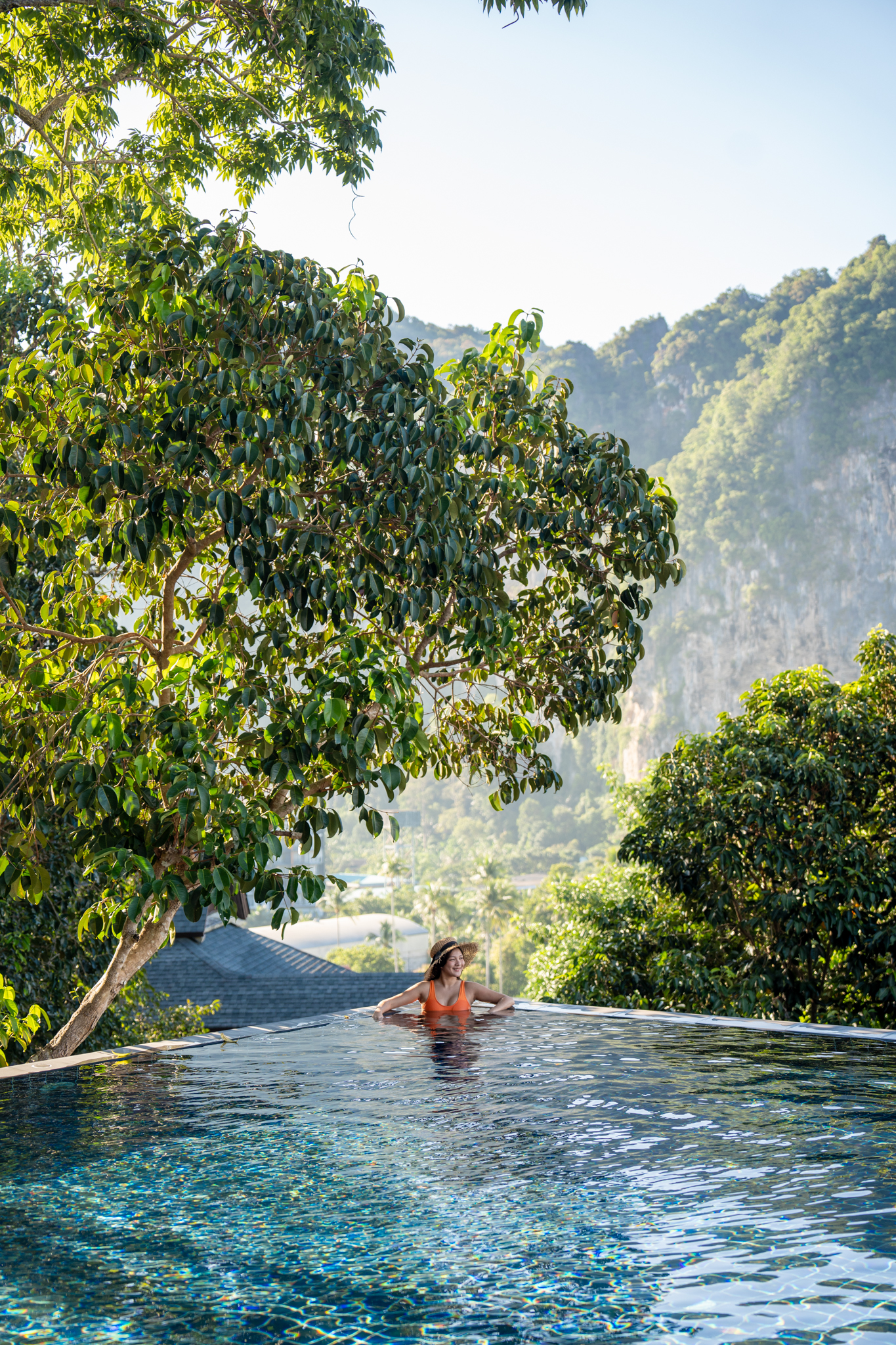 Avani Ao Nang Cliff Krabi Resort Facebook ad: Enjoy extra nights at Avani Ao Nang Cliff…