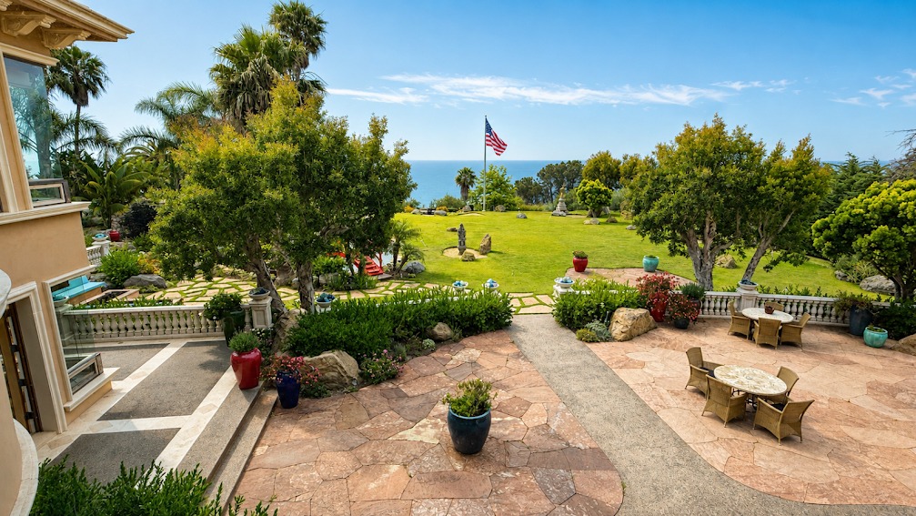 Passages Malibu Facebook ad