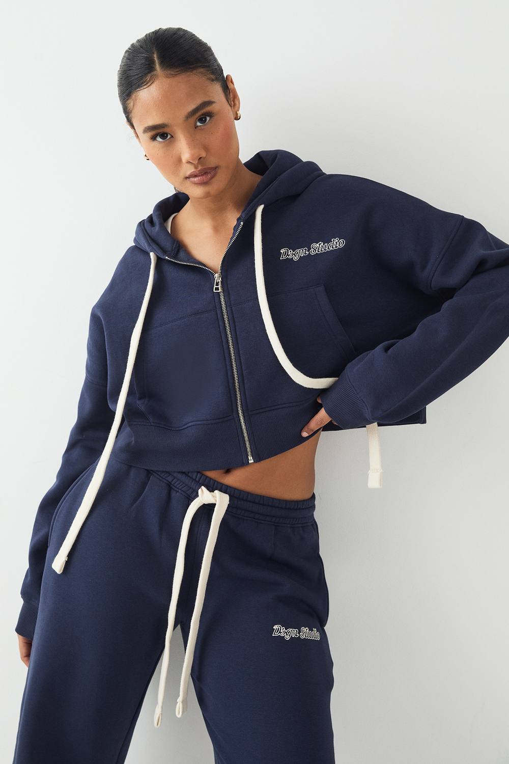 DSGN Studio Facebook ad: DSGN, effortless style that moves with you