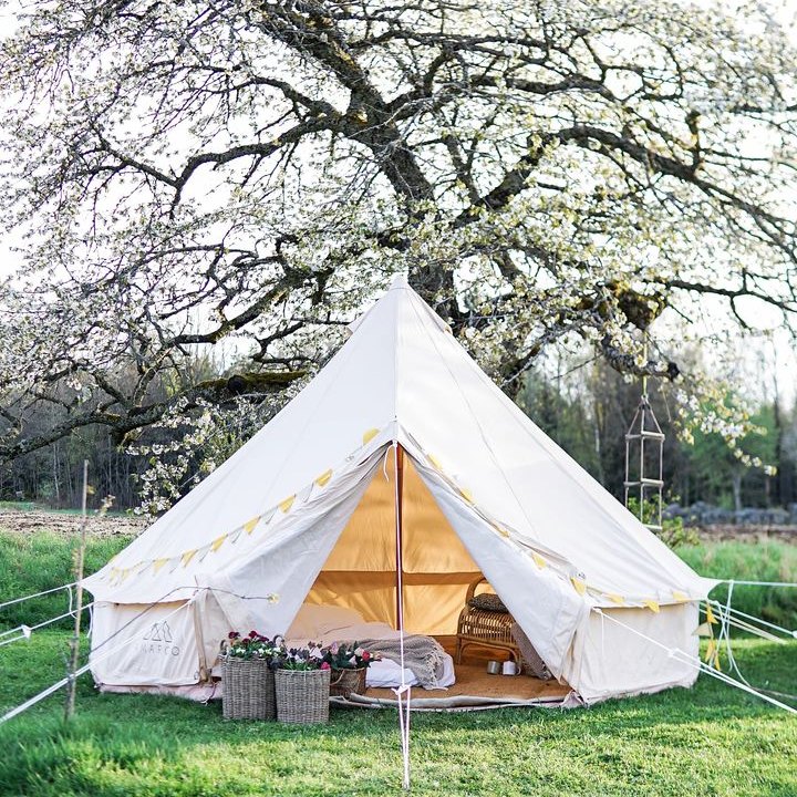 Amaroq Glamping Facebook ad: Mere end et telt