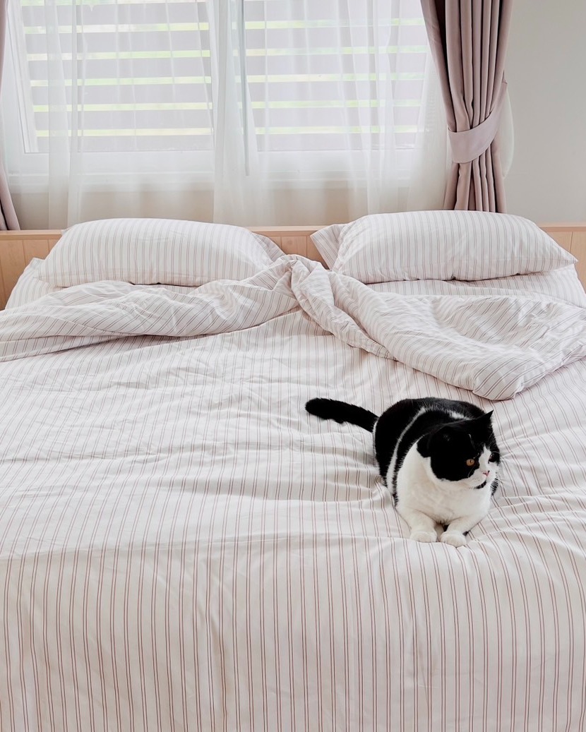 Beneath. Luxury Bedding Facebook ad