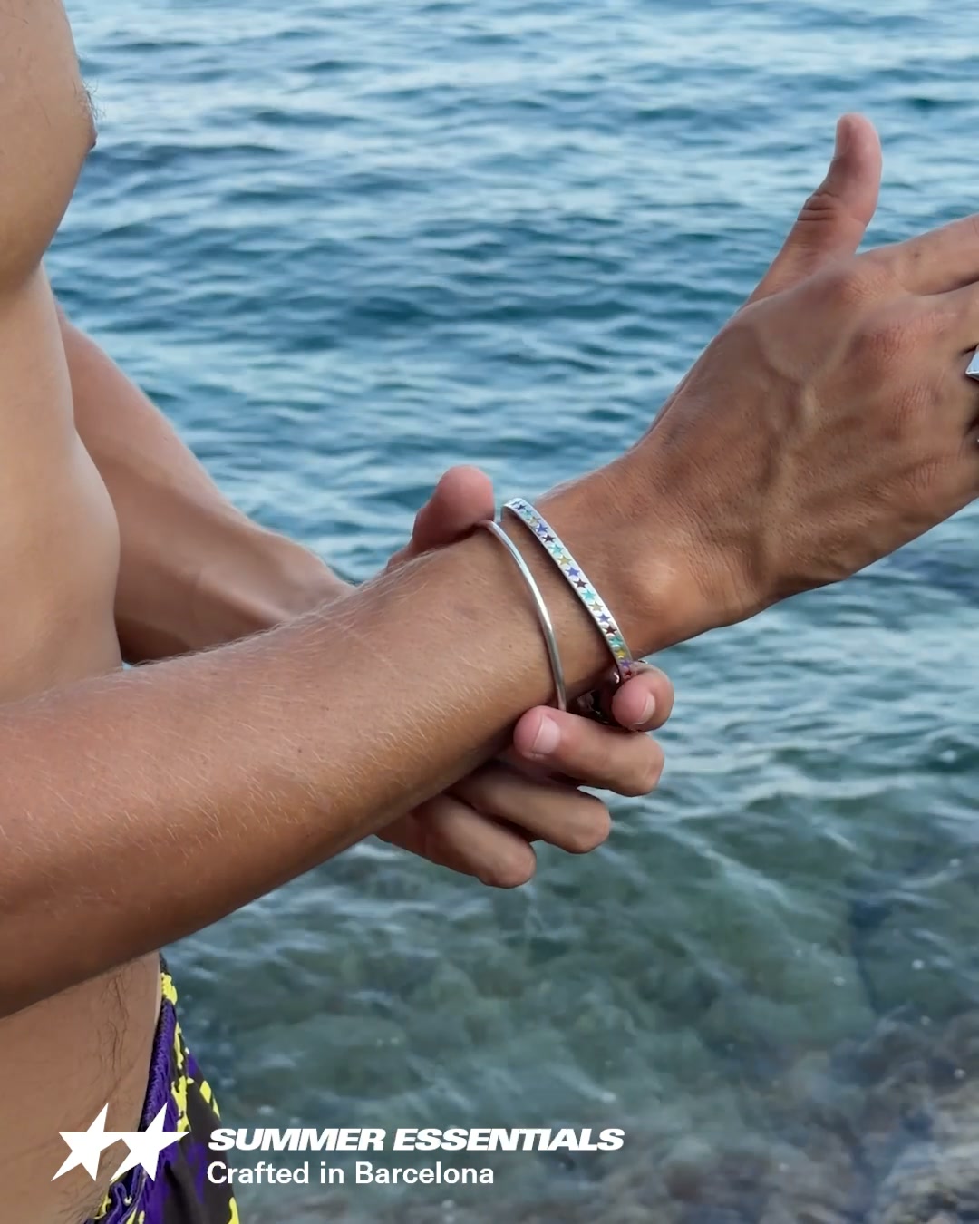 twojeys Facebook ad: Summer Essentials.