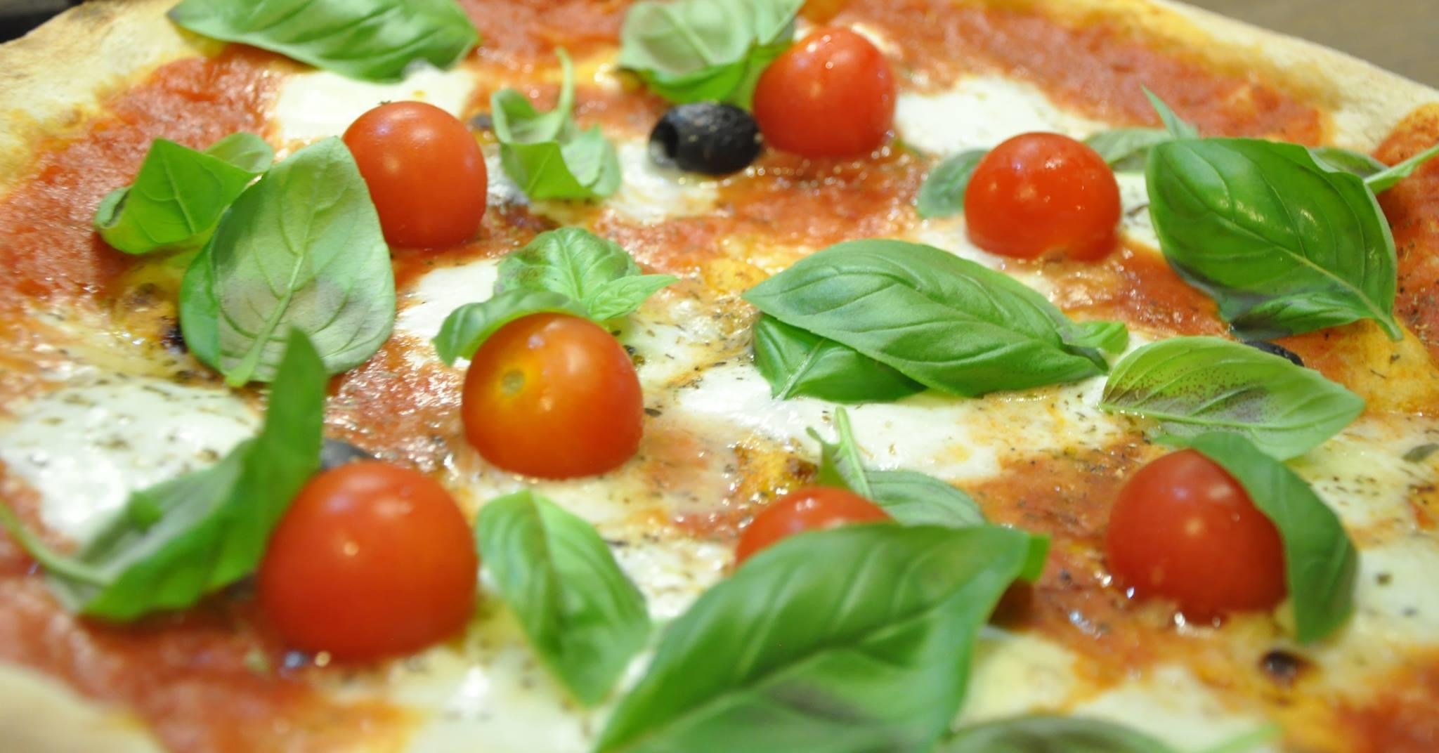Mamamia pizza au feu de bois Facebook ad