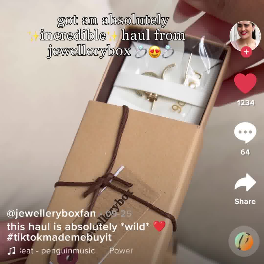 jewellerybox.co.uk Facebook ad: Let's style my fave pieces from Jewellerybox