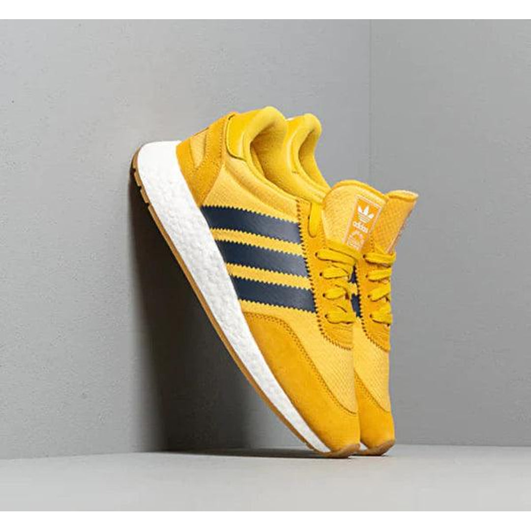 Panda Store Facebook ad: Elige tus zapatillas favoritas