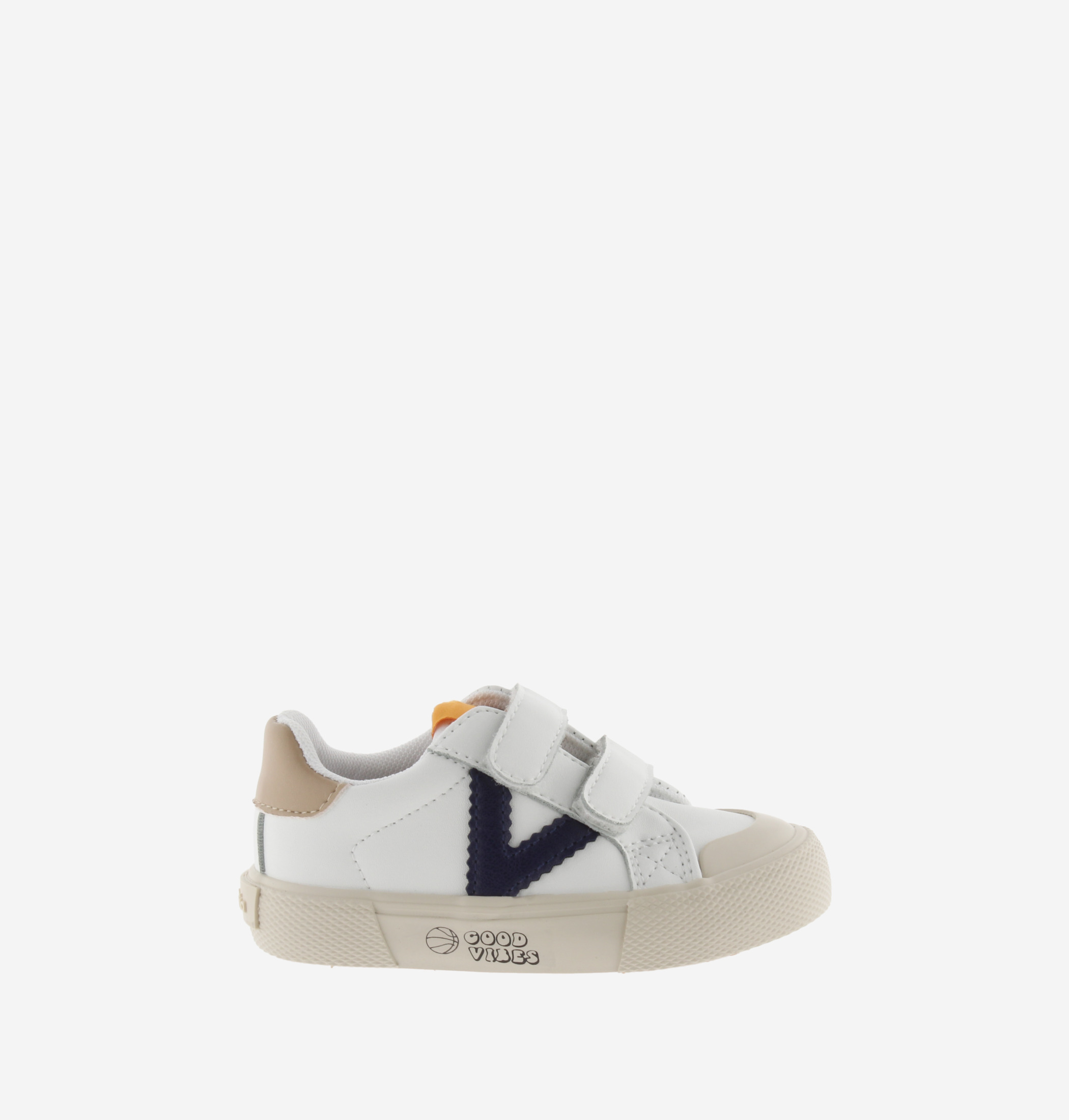 Victoria Shoes Facebook ad: O regresso às aulas exige um calçado que…