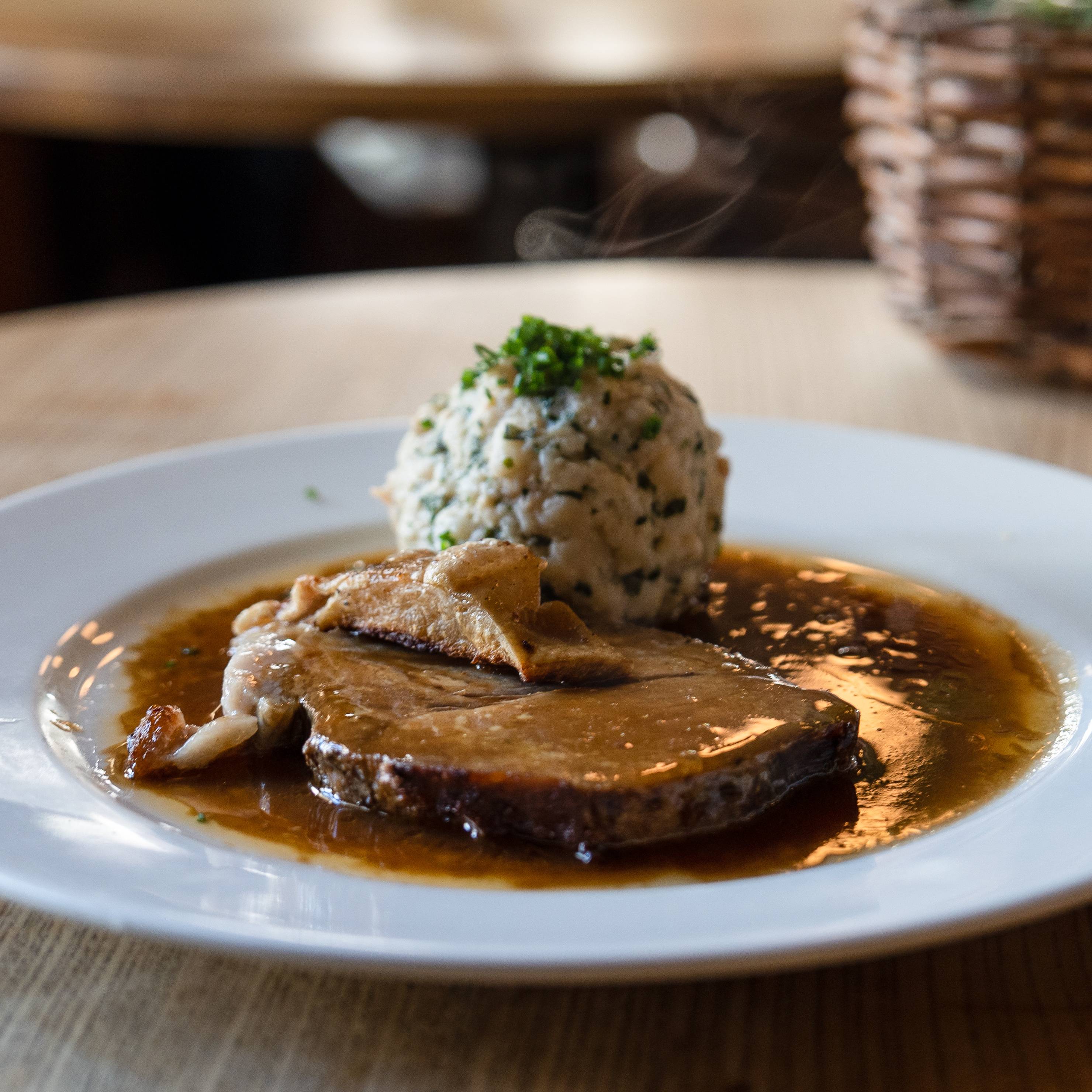 Gasthof Altes Fassl Facebook ad: Ob Familienfeier, Hochzeit oder Seminar, bei uns schmeckt’s…