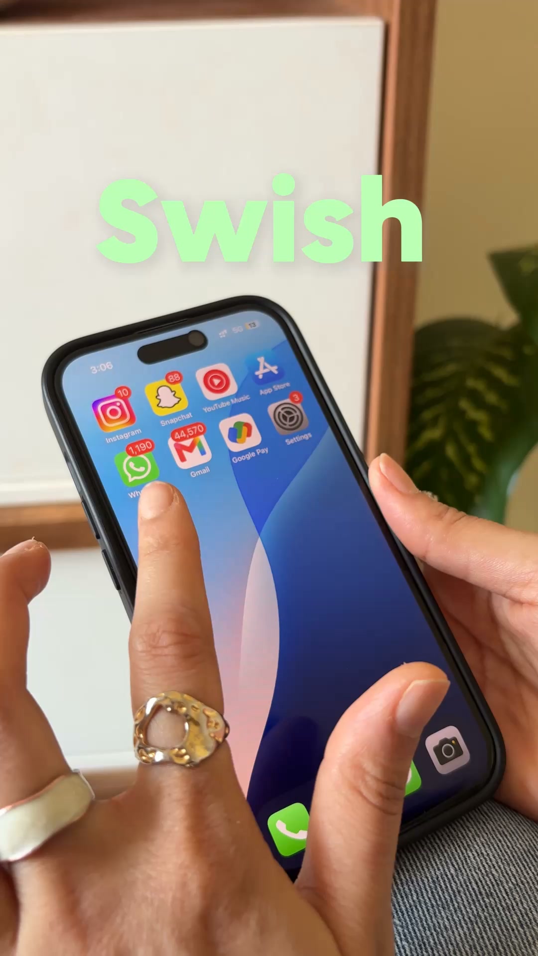 Swish Now Facebook ad: Swish: 10-minute food delivery.