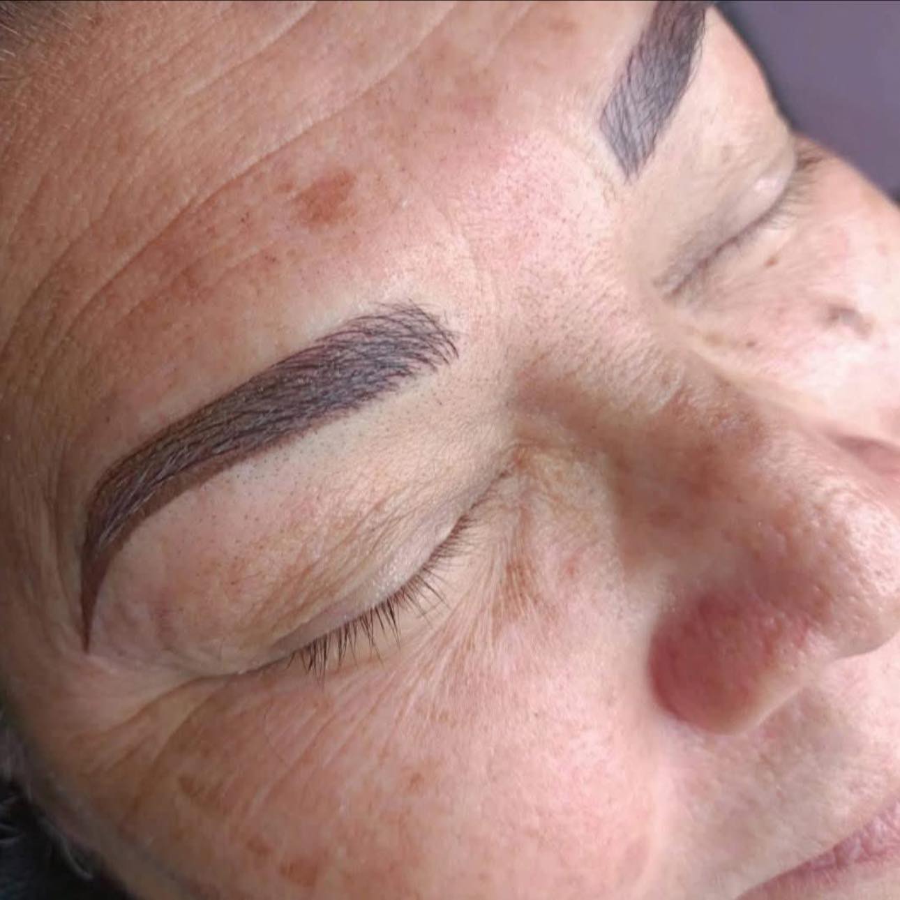 Beauty's Studio Yazmin Facebook ad: ¡CEJAS PERFECTAS HASTA POR 3 AÑOS!