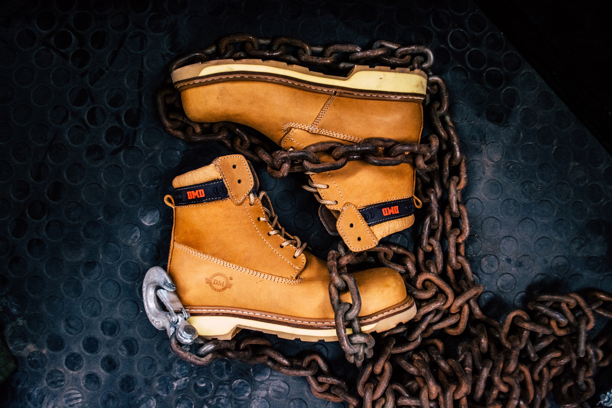 Magno boots Facebook ad: En la Ciudad de León, Guanajuato, hace 40…