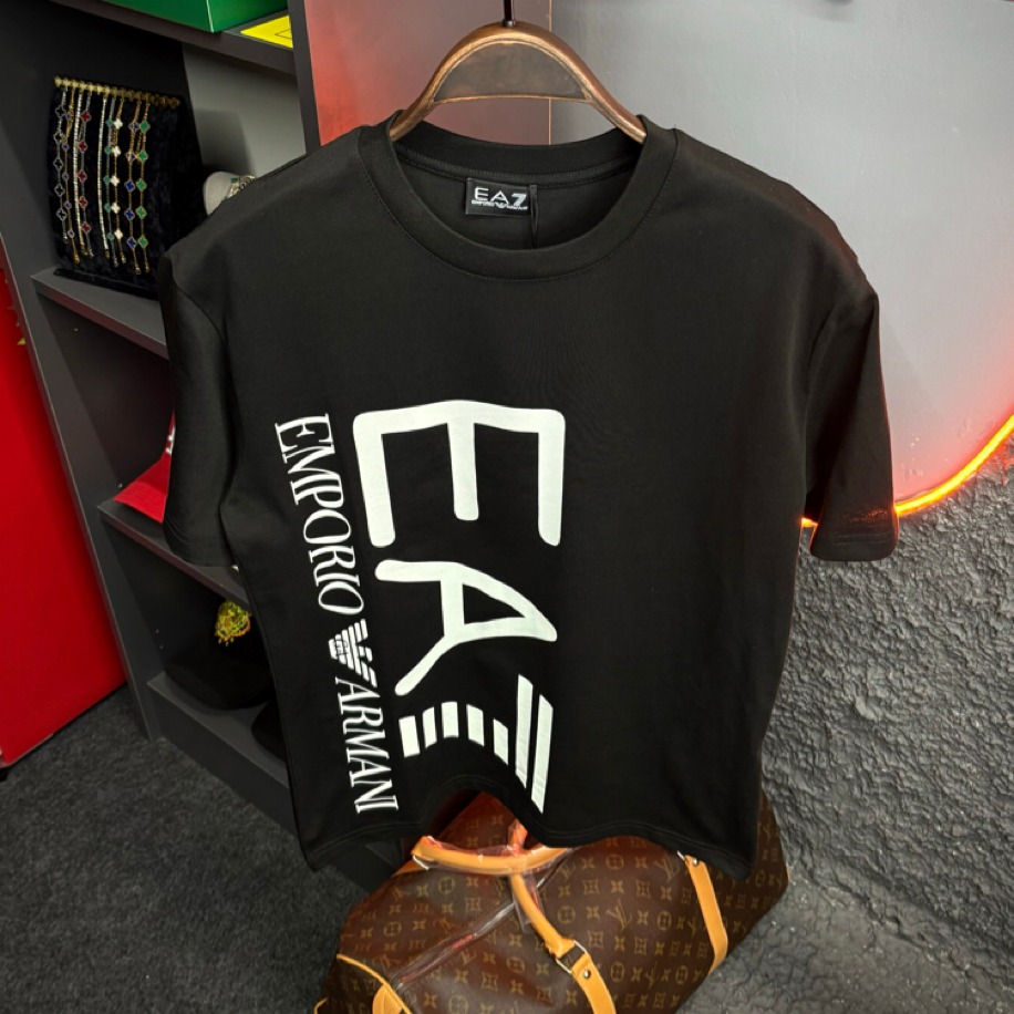 valerwear Facebook ad: Tarzını yarı fiyatına yenile.