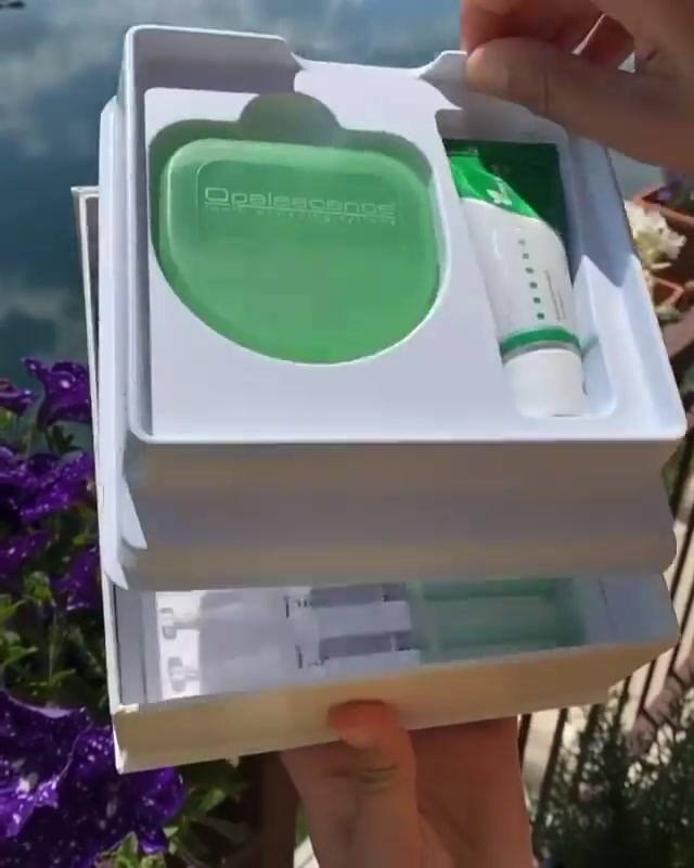Brilliant-Smile.md Facebook ad: Opalescence Shop Moldova