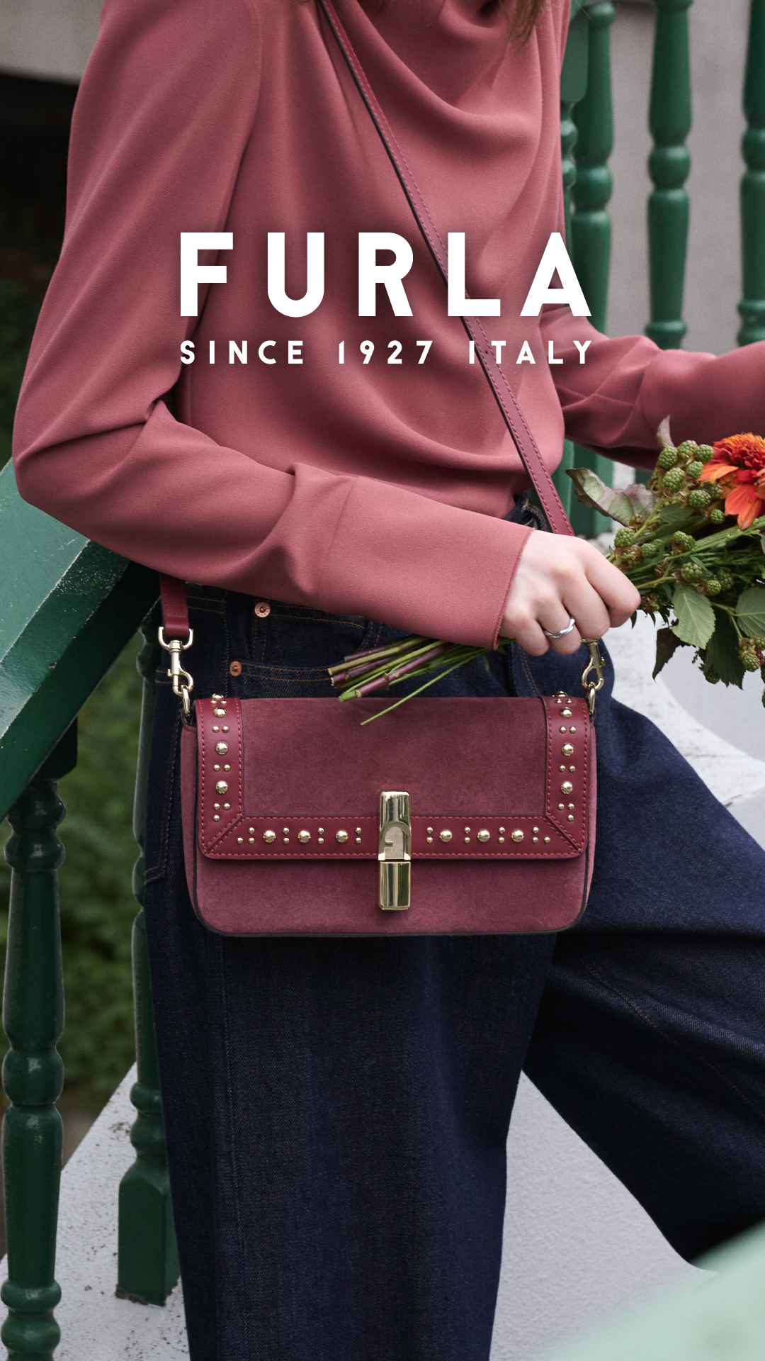 Furla Facebook ad: 都会的で洗練されたスピリットが宿る「フルラ イリデ」の新作が登場。グロッシーレザーやベルベットなどの秋冬シーズンらしい…