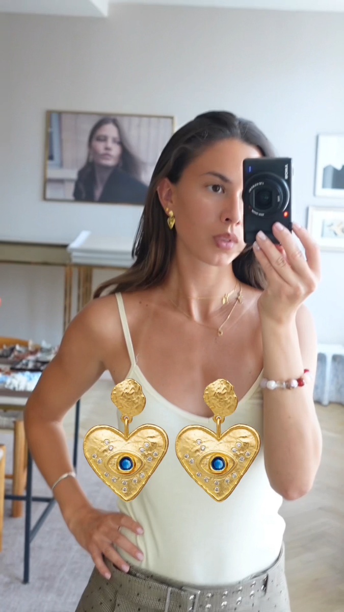 Maanesten Facebook ad: Find de mest elskede styles fra Maanesten