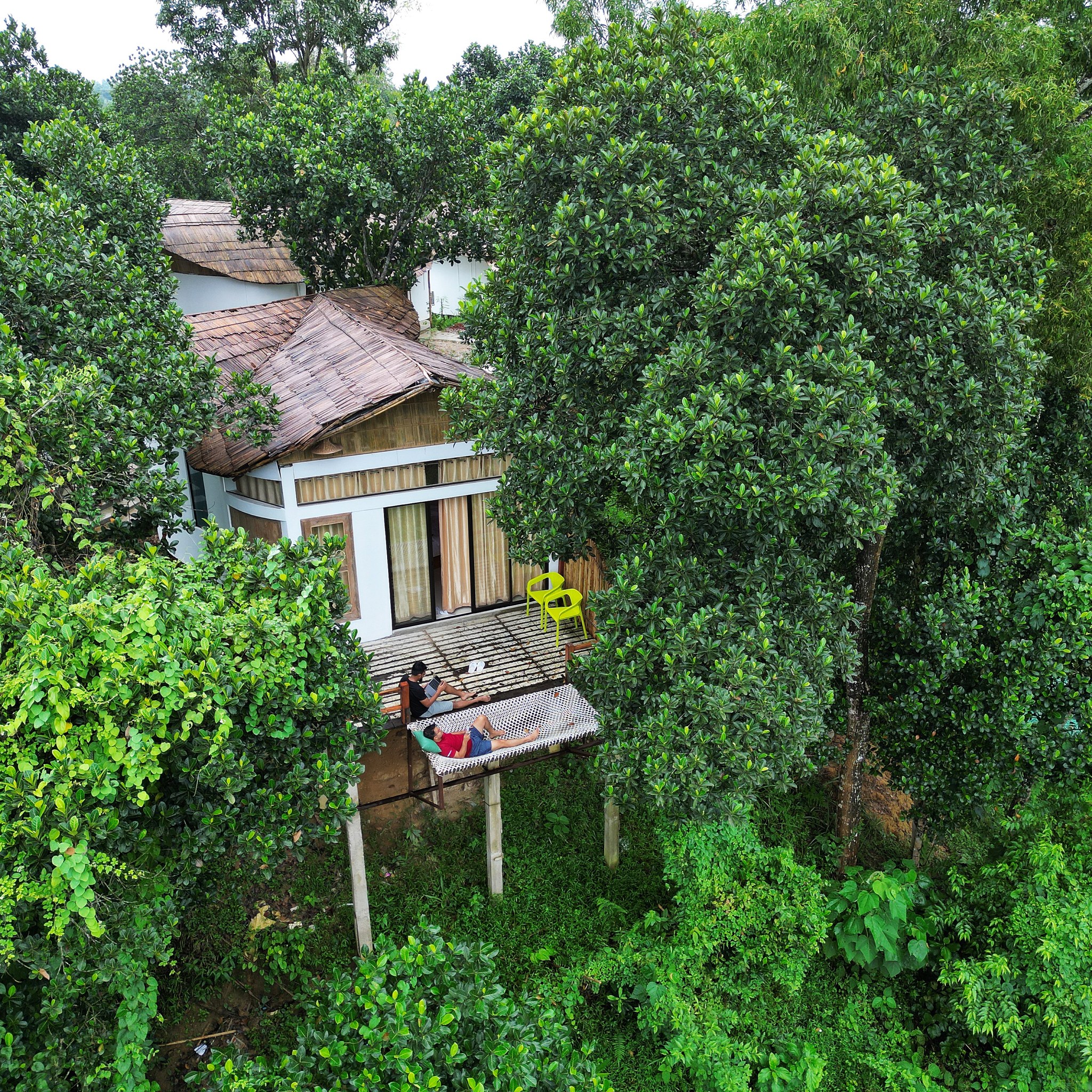 Backyard Retreat Facebook ad: ক্লান্তি দূর হোক আপনার নিজের উঠোনেই!