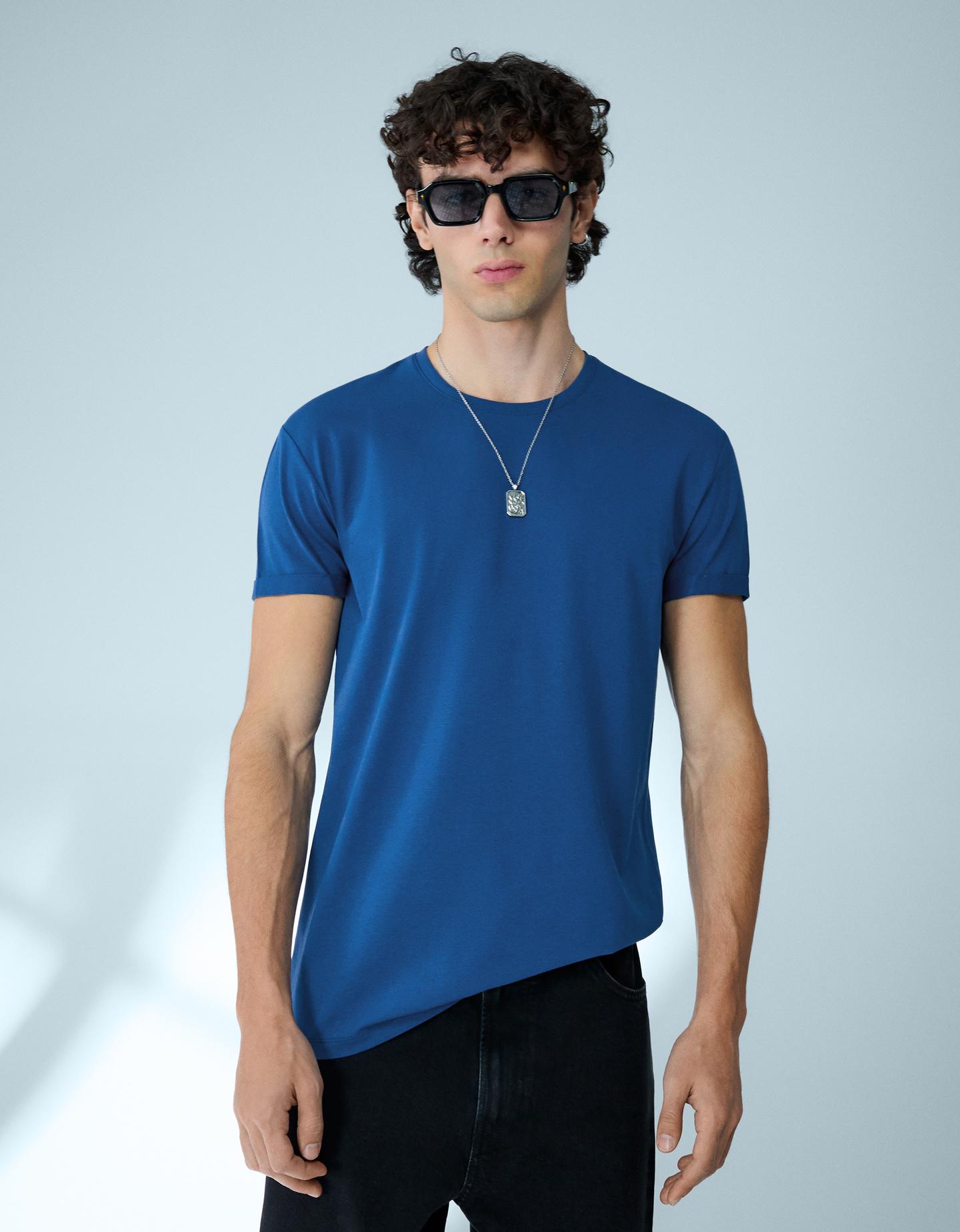 Bershka Facebook ad