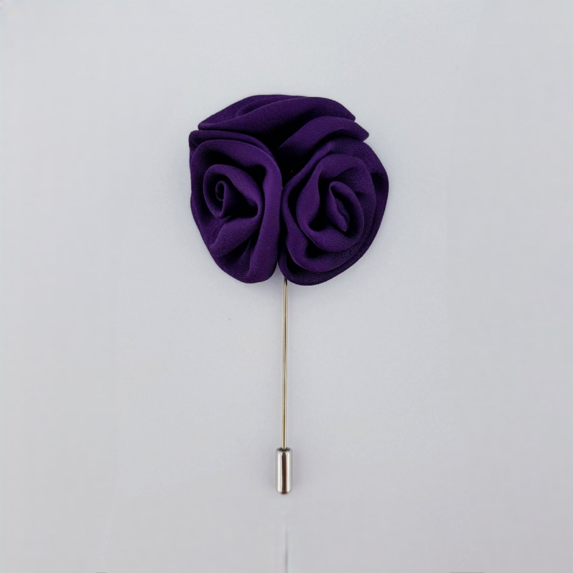 The Brooch Hub Facebook ad: Accessories make the outfit.