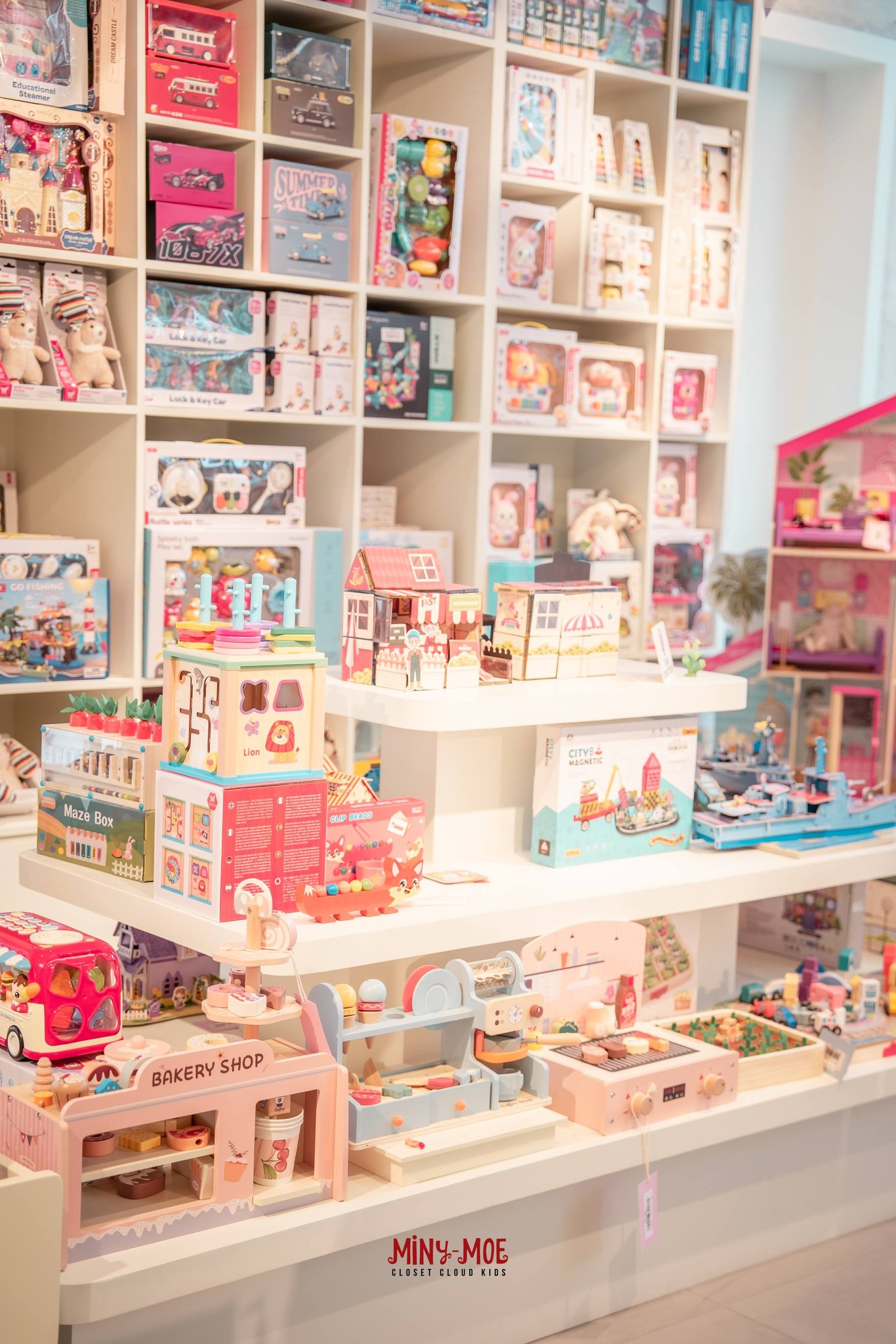 Miny-moe Closet Cloud Kids Facebook ad: Where every shelf holds a new adventure.