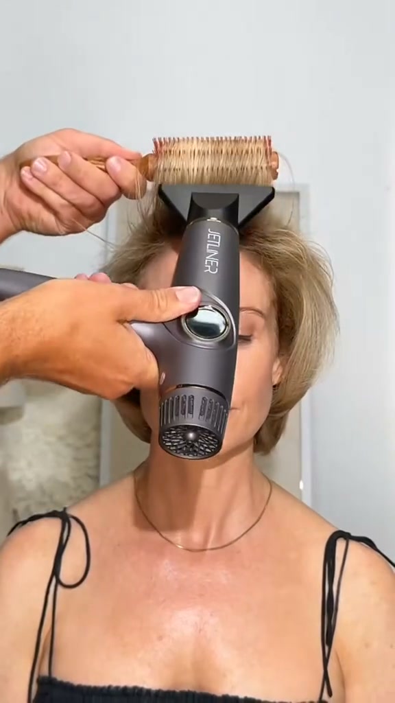 Color Wow Facebook ad: No More Flat Roots!