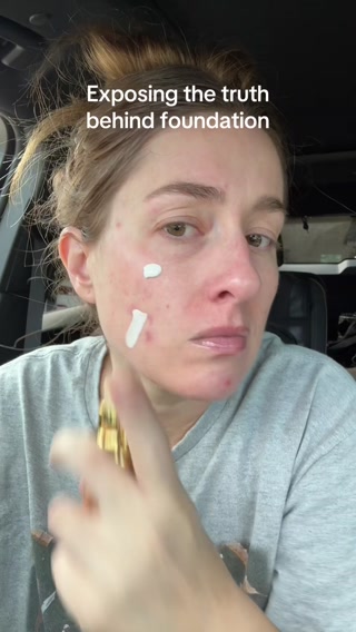 Smooche Facebook ad: The viral skin-tone adapting foundation