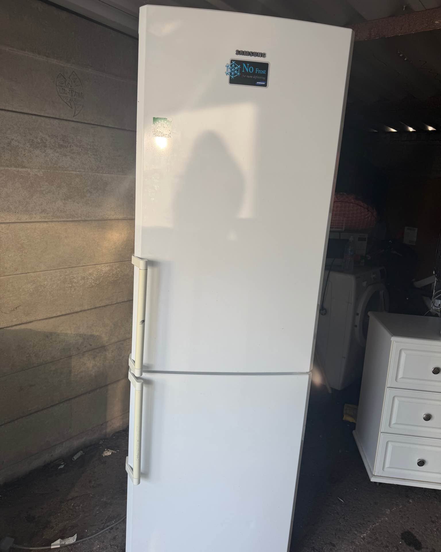 Nicola Jones Facebook ad: SAMSUNG fridge freezer ‘delivery available