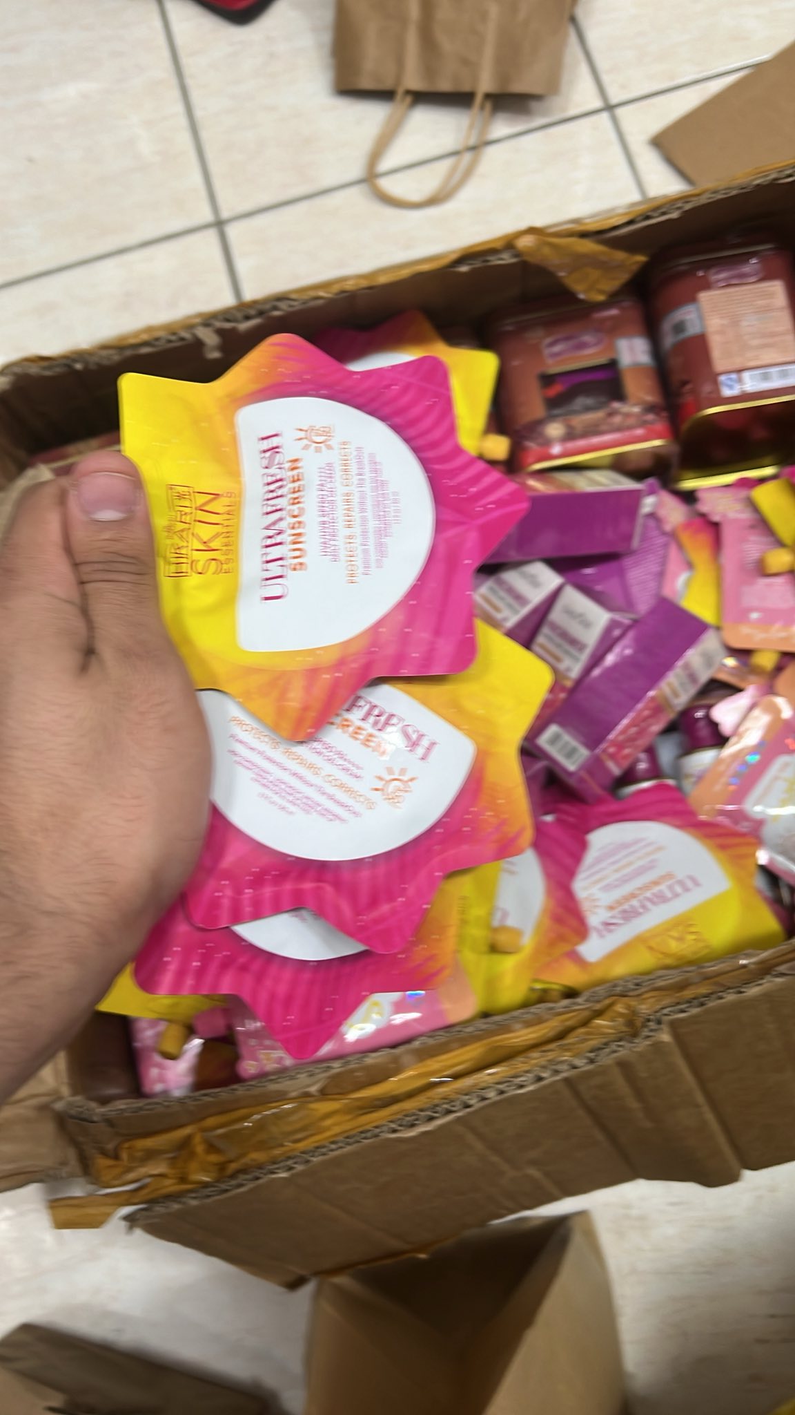 Kabayan Minimart Jeddah Facebook ad: Fresh Stock
