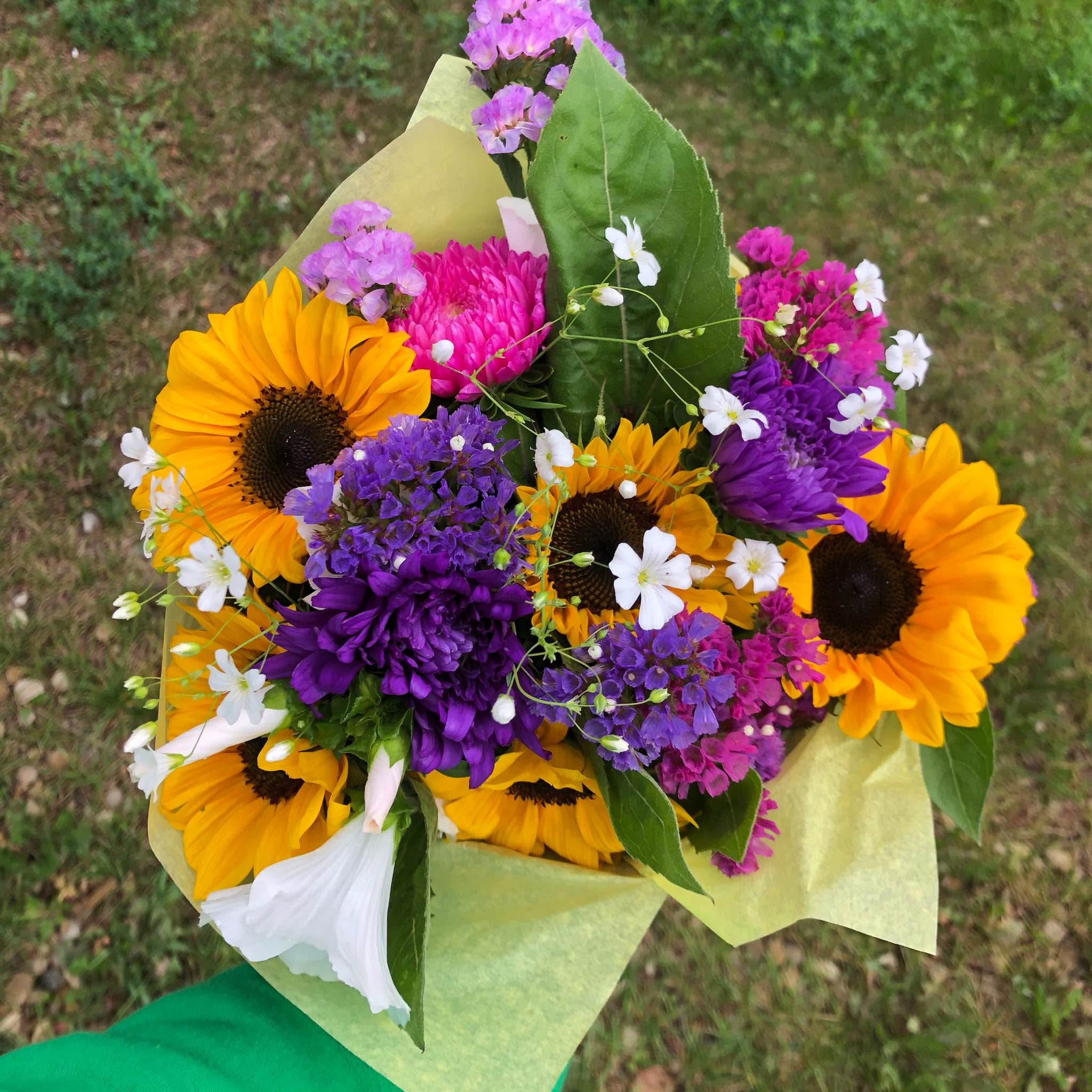 Corinne Henze Hutlet Facebook ad: Farm fresh flower bouquets