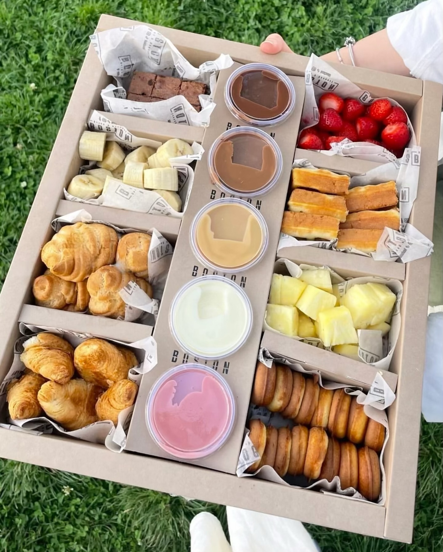 Boston Drink & Dessert Facebook ad: Boston D&D’nin sahibi olduğu bir sunum; ALLinONE…