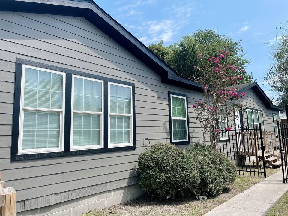 Anna Cello Facebook ad: 3 Beds 2 Baths Townhouse