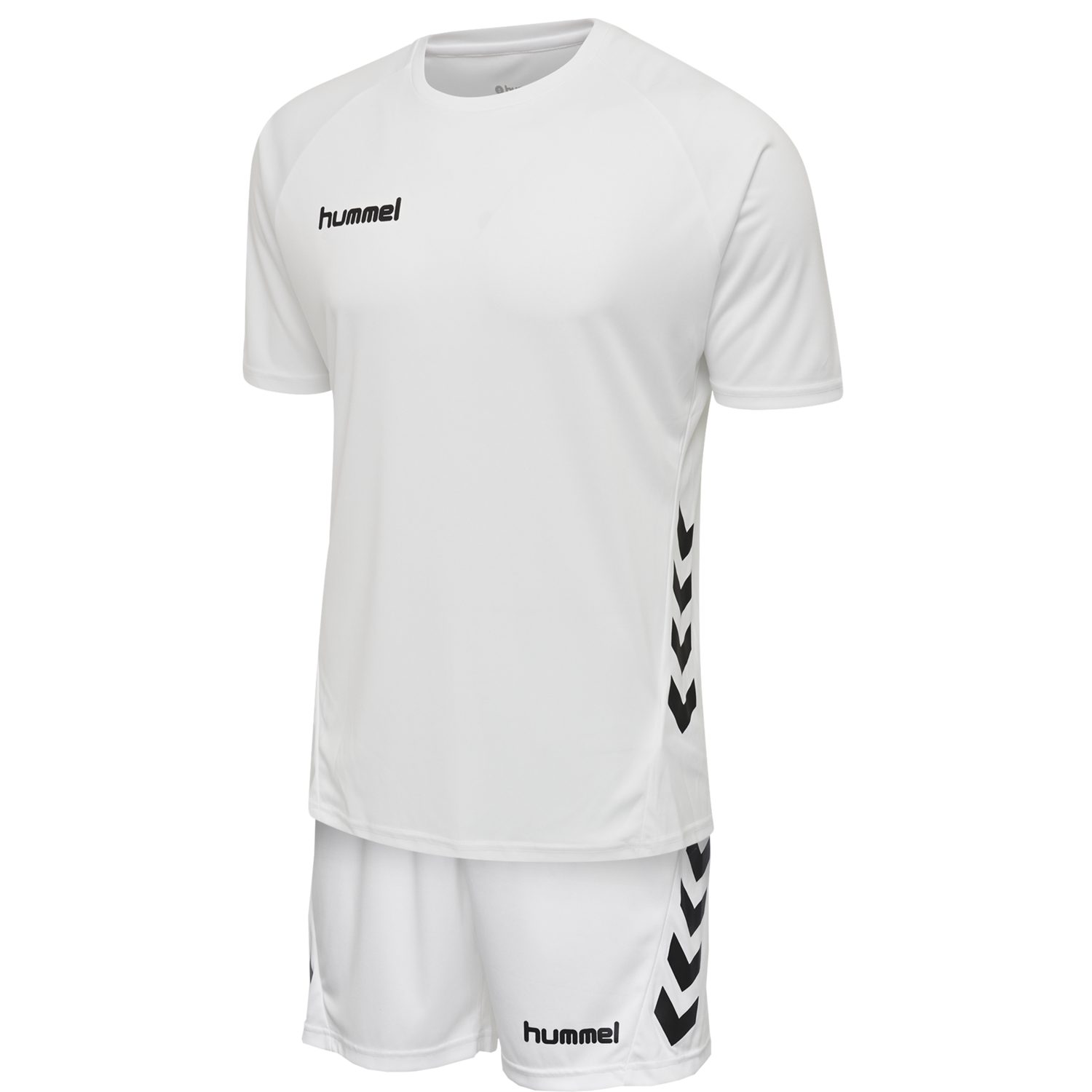 hummel Facebook ad: Perfomance, confort et coupe ajustée: avec Hummel vous…