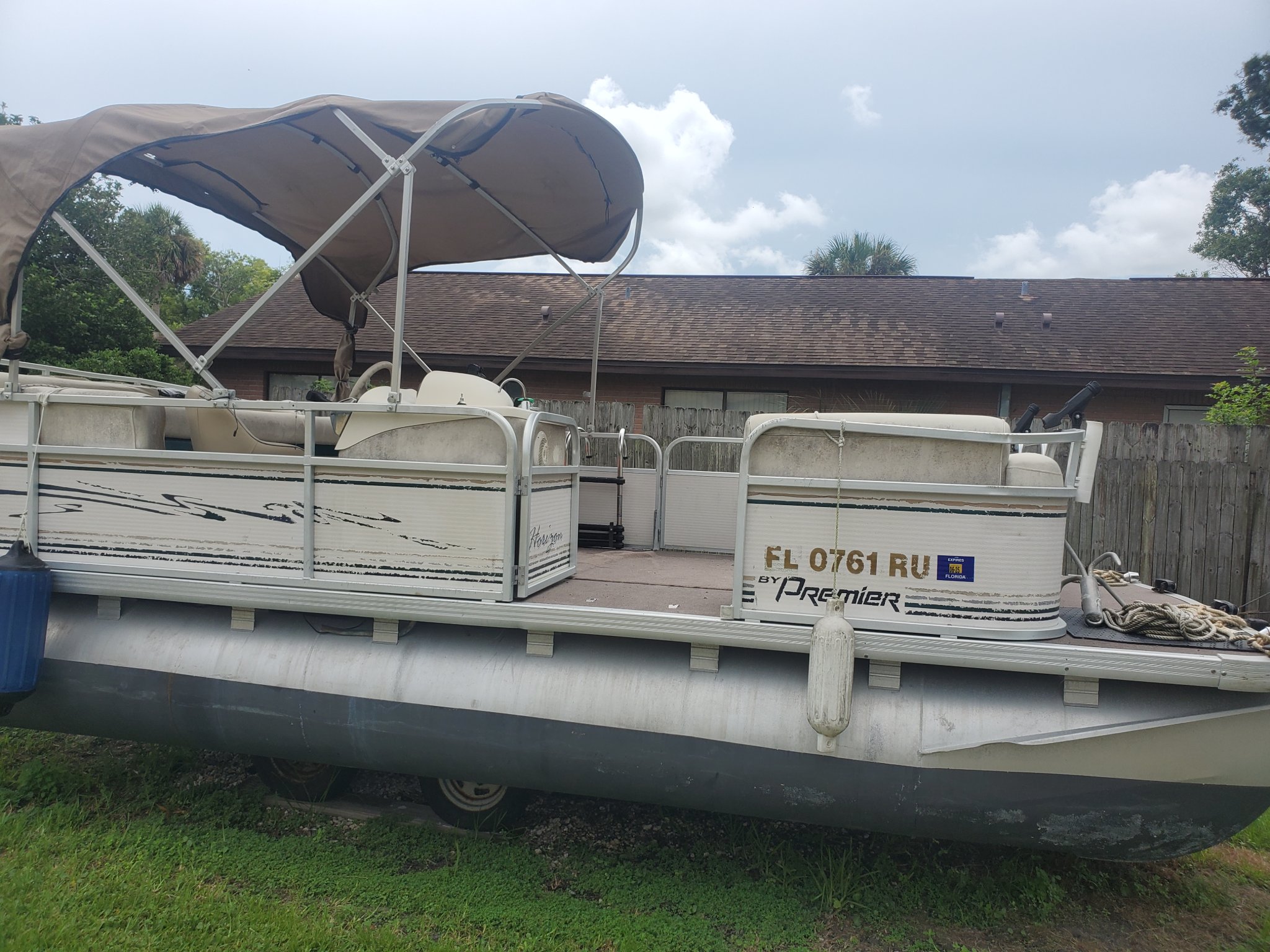 Randy Rose Facebook ad: 2006 horizon pontoon