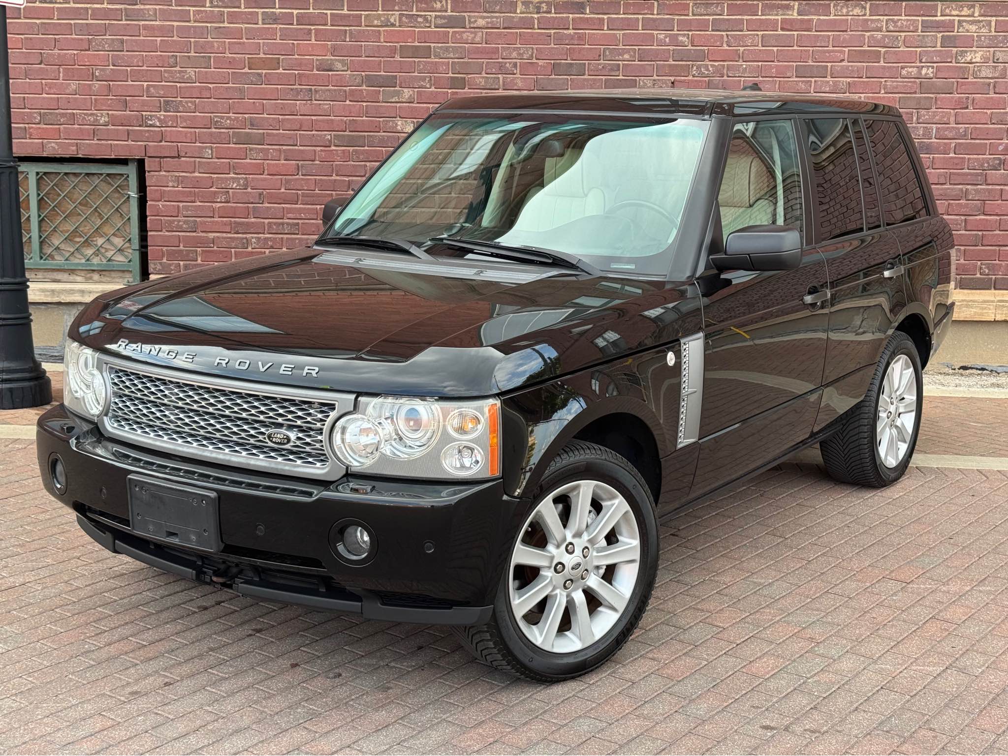 Bob Cummings Facebook ad: 2008 Land Rover Range Rover Supercharged Sport Utility 4D