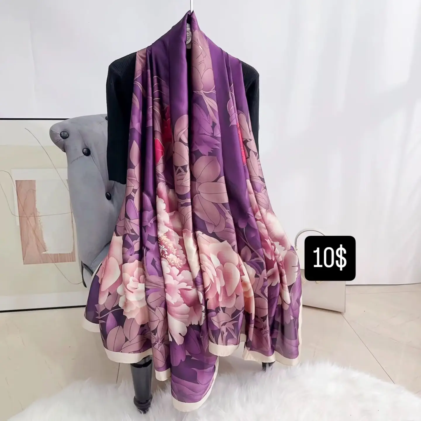 FM Store Facebook ad: Nos foulards Soie