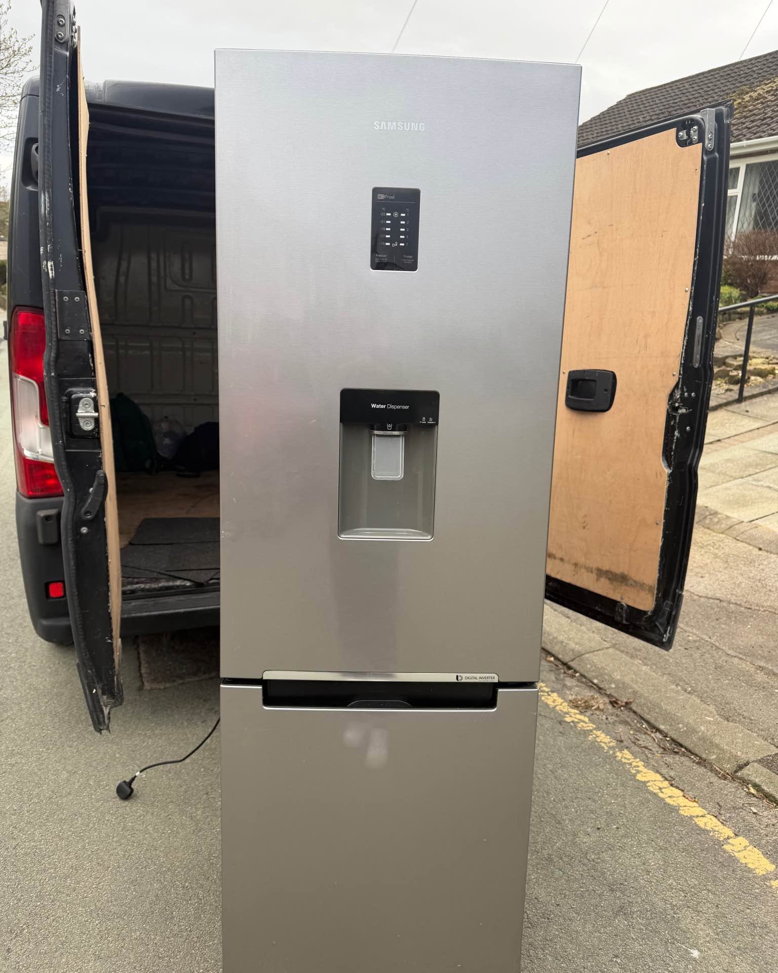 Nicola Jones Facebook ad: SAMSUNG fridge freezer ‘delivery available