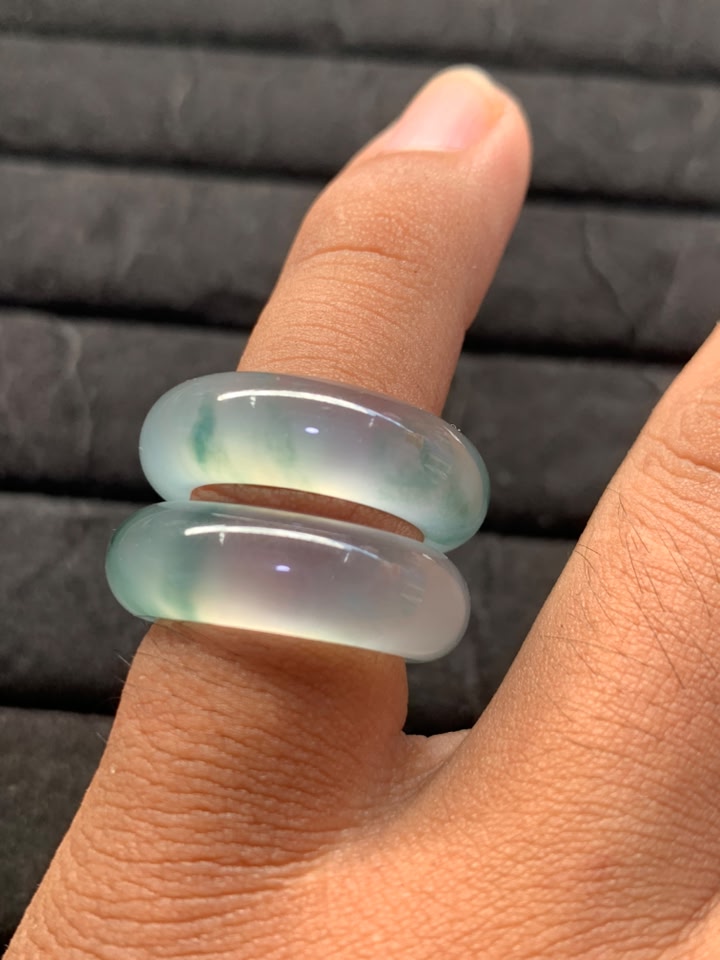 Ye Zar Ni Jade & Jewelry Facebook ad: သဘာဝကျောက်စိမ်း ရေခဲသားပန်းကြား လက်စွပ် 2 ကွင်း