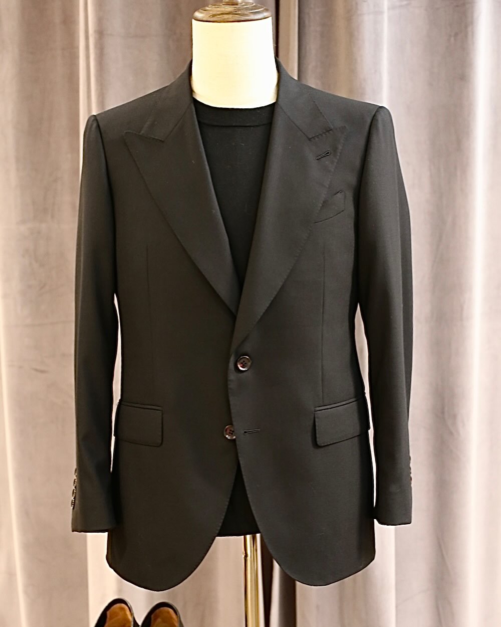 Leisure Bespoke 立沐杉訂製西服 Facebook ad: Leisure Bespoke Black Suit