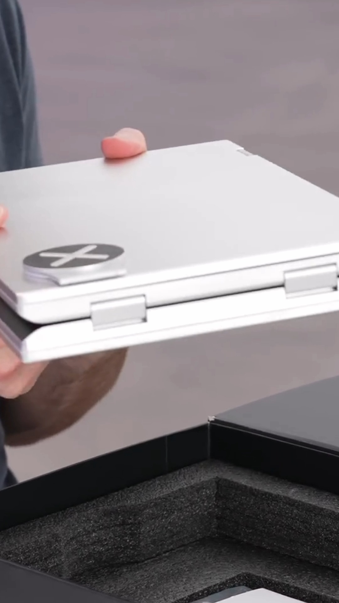 XbooK Facebook ad: Three full HD displays at 1920x1080 each.