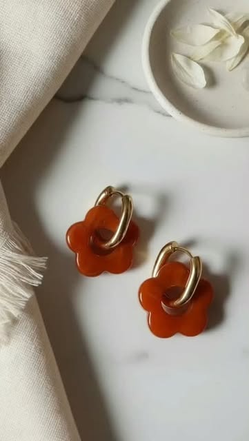Noushkara - Foulards & bijoux Facebook ad: Foulards, étoles, bijoux & accessoires pour un style…