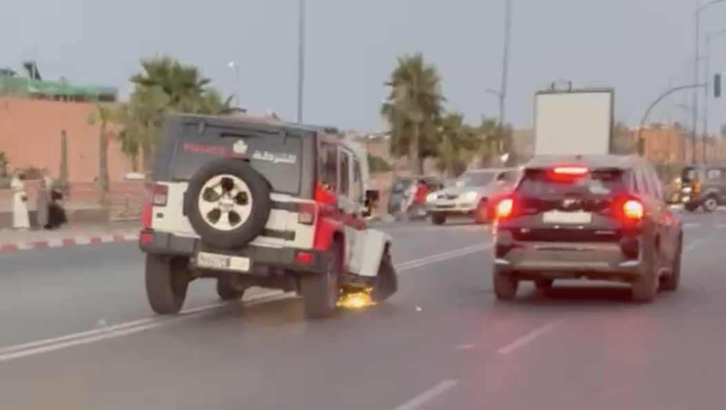 La Nouvelle Tribune Facebook ad: VIDÉO: un individu vole une voiture de police et déclenche…